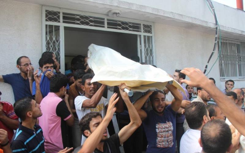 صور: وصول جثامين الشهداء لمجمع الشفاء
