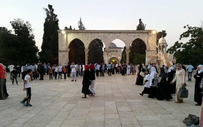 صور: مصلو الأقصى يتضامنون مع غزة