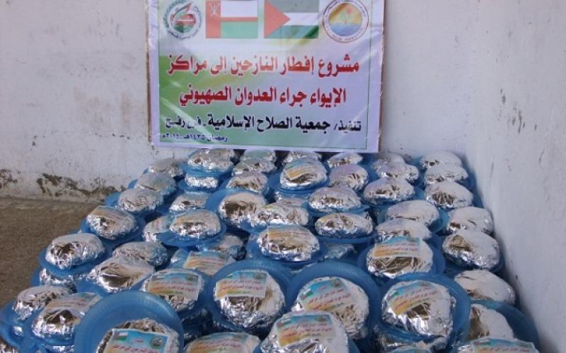 بالصور : العُمانية تدعم مراكز إيواء المتضررين من العدوان بغزة