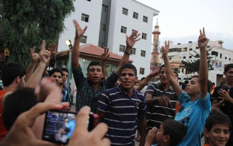 صور: فرحة المواطنين النازحين بمقتل الجنود