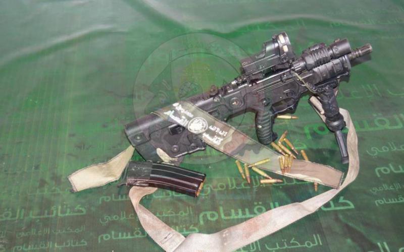 صور: السلاح الذي غنمه القسام في عملية ناحل عوز