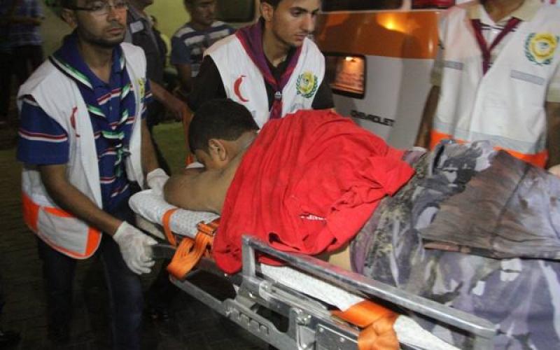 صور: وصول جرحى بقصف "باص" في غزة