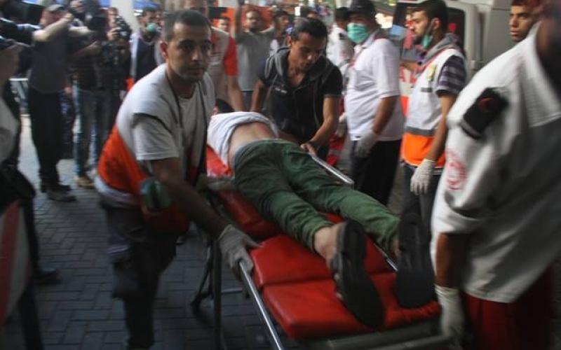 صور: وصول جرحى بقصف "باص" في غزة