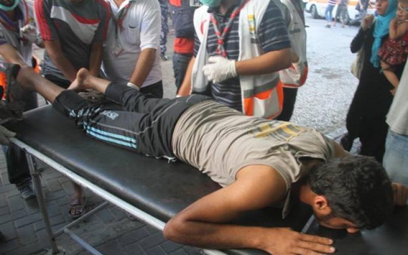 صور: وصول جرحى بقصف "باص" في غزة