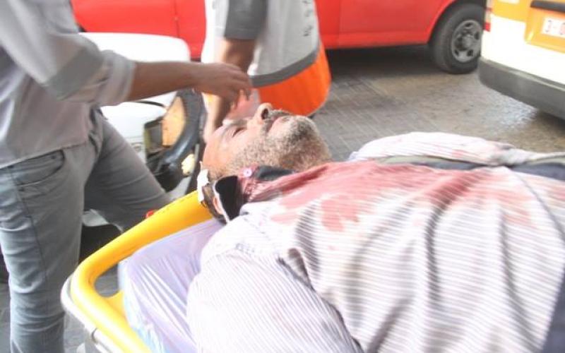 صور: وصول جرحى بقصف "باص" في غزة