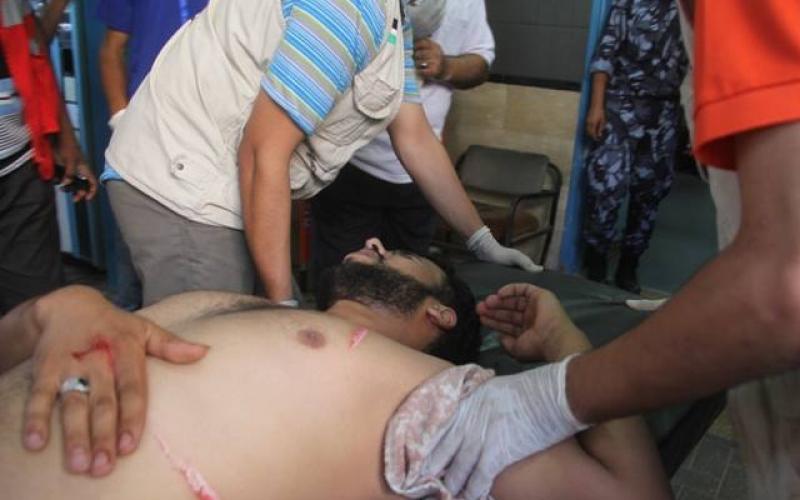 صور: وصول جرحى بقصف "باص" في غزة