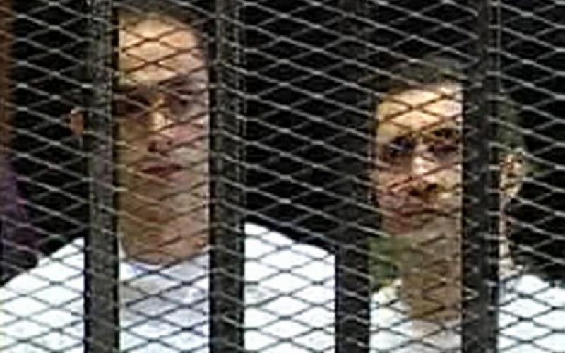 صور.. مبارك واولاده في قفص الاتهام