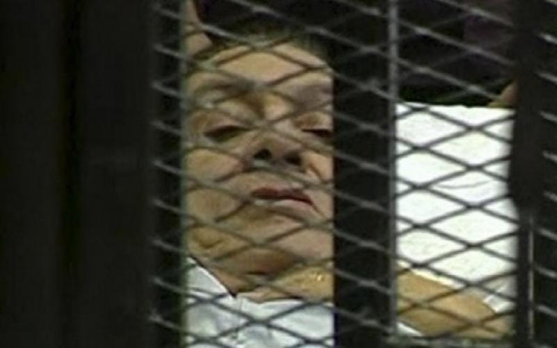 صور.. مبارك واولاده في قفص الاتهام