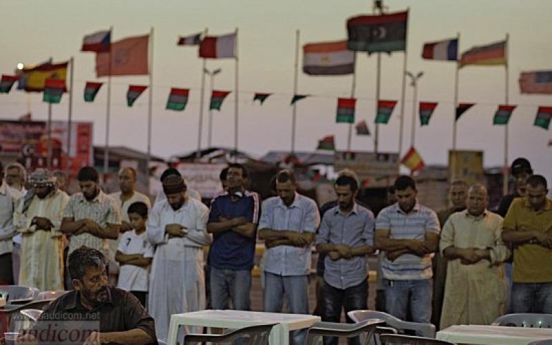 رمضان ليبيا... الثوار يفطرون على الجبهة