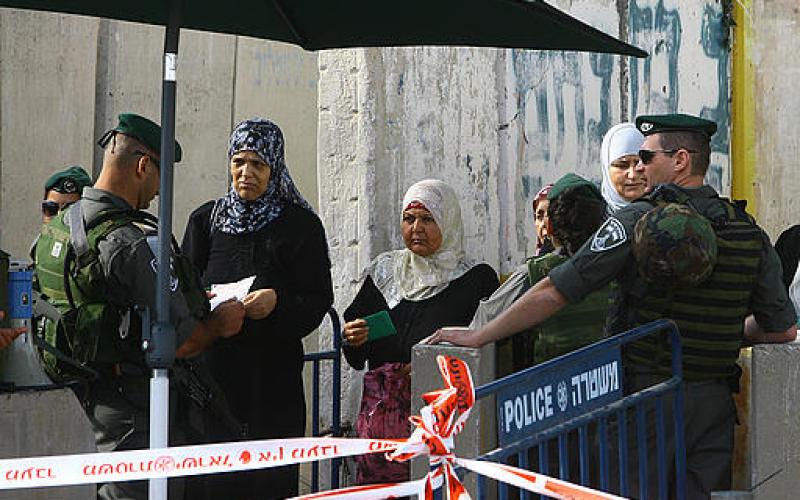 أكثر من 100 ألف مصل في القدس رغم القيود (صور)