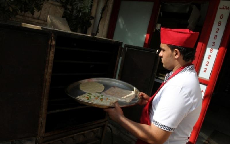 مطعم لاعداد الفطائر المحشوة بالبيتزا بغزة
