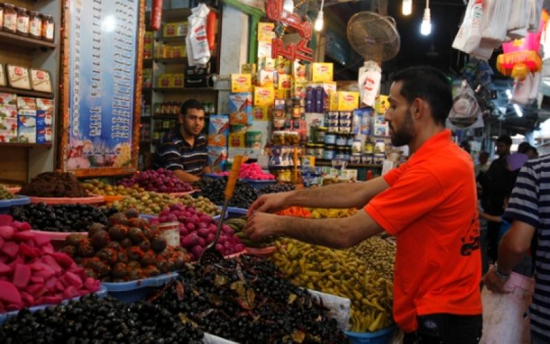 بالصور.. سوق خضار وأغذية بغزة