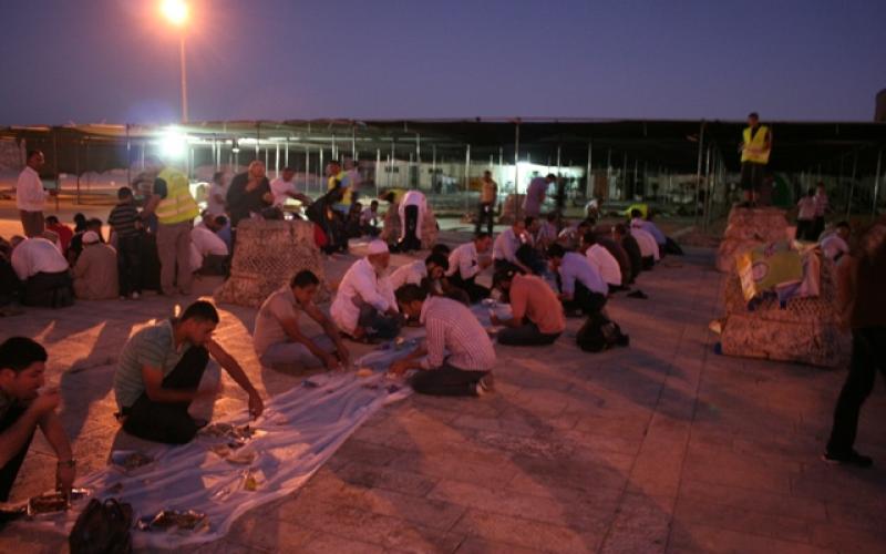 إفطار الصائمين في المسجد الأقصى المبارك