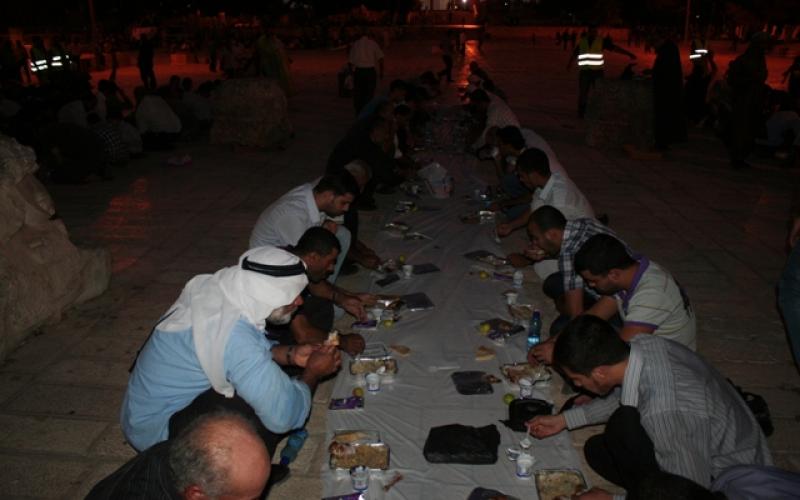 إفطار الصائمين في المسجد الأقصى المبارك