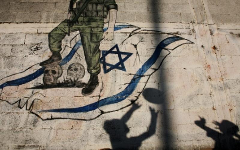 جدارية تصور مقاتل فلسطيني بجباليا