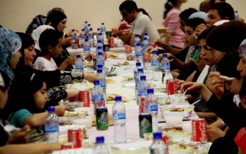إفطار جماعي بنابلس تنظمه مؤسسة خيرية