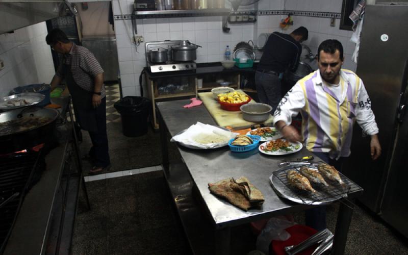 صور ..مطعم سمك في غزة