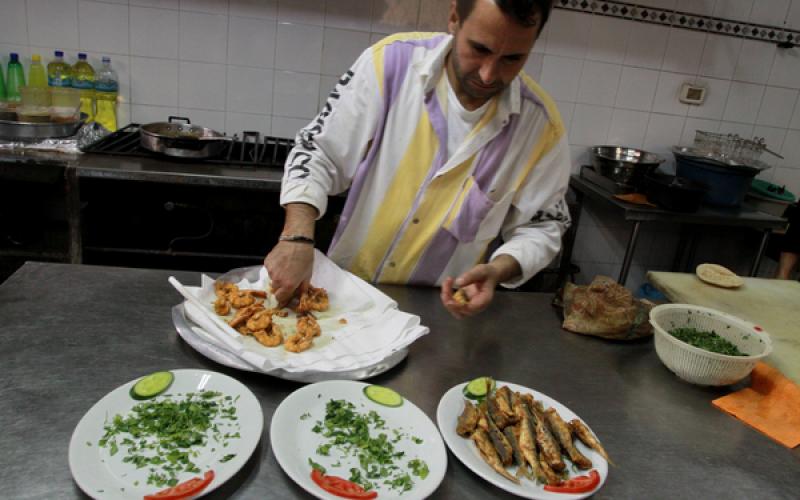صور ..مطعم سمك في غزة