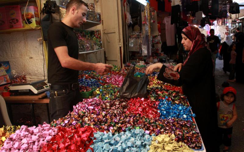 بالصور.. أسواق فلسطين تستعد للعيد