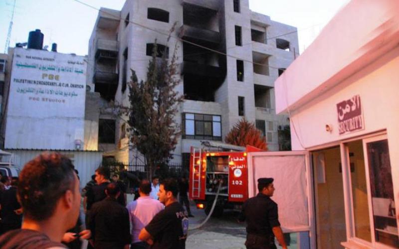 صور.. احتراق مبنى تلفزيون فلسطين في رام الله