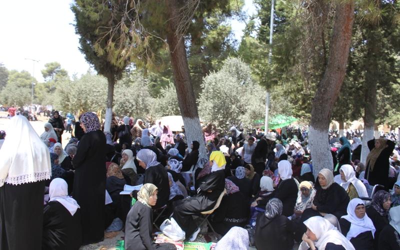 بالصور.. 320 ألف مصلٍ بالأقصى