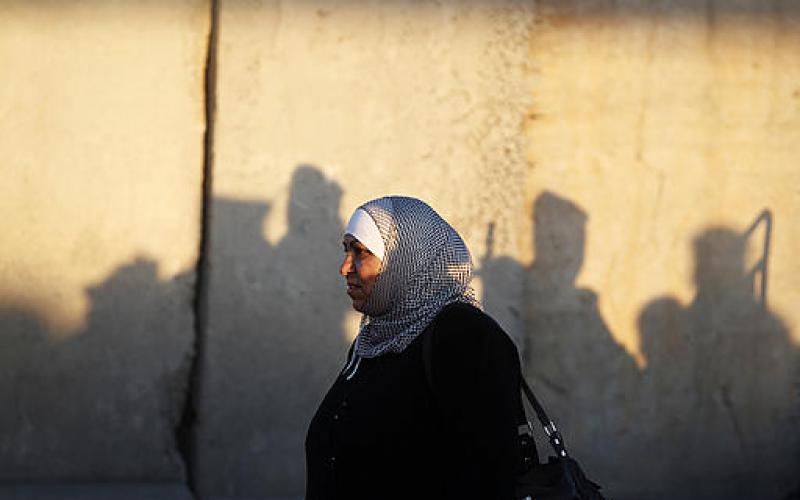 صور .. معاناة الفلسطينيين على الحواجز الإسرائيلية