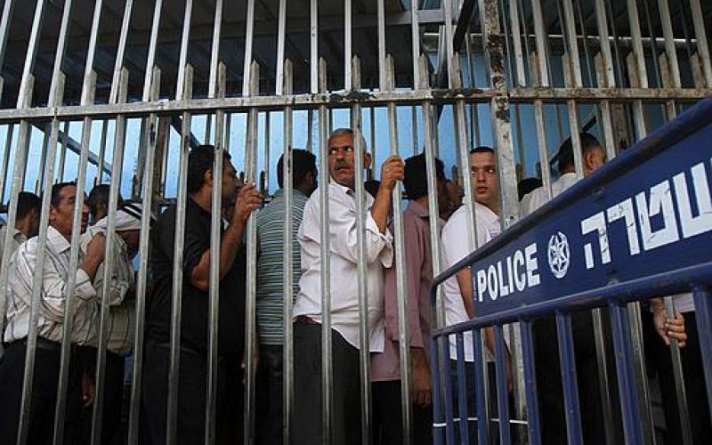 صور .. معاناة الفلسطينيين على الحواجز الإسرائيلية