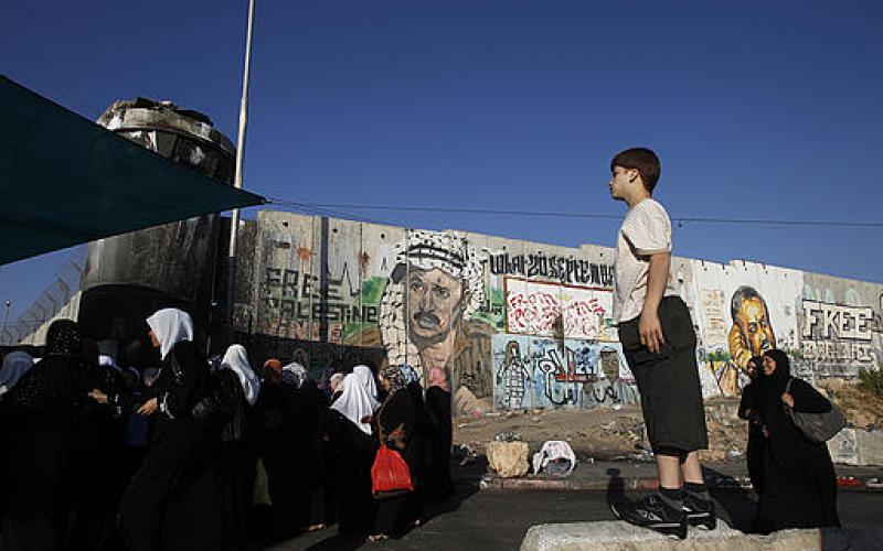 صور .. معاناة الفلسطينيين على الحواجز الإسرائيلية