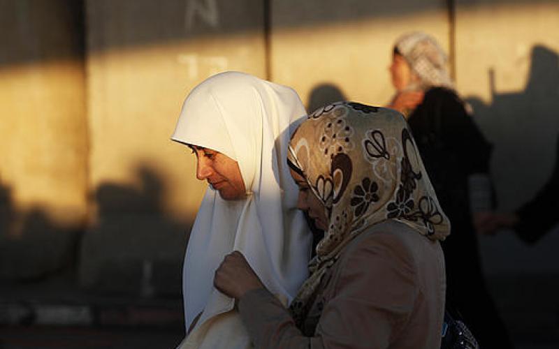 صور .. معاناة الفلسطينيين على الحواجز الإسرائيلية