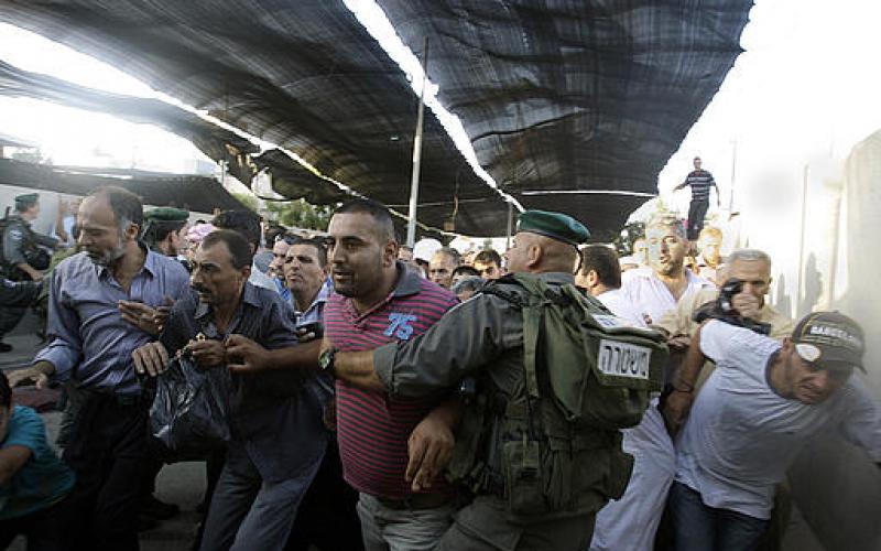 صور .. معاناة الفلسطينيين على الحواجز الإسرائيلية