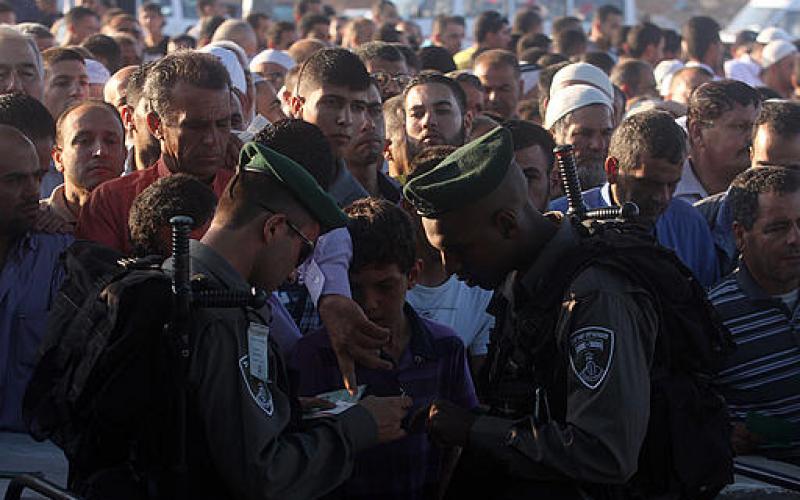 صور .. معاناة الفلسطينيين على الحواجز الإسرائيلية
