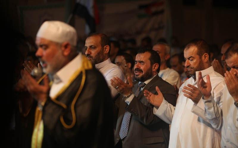 بالصور.. آلاف الغزيين يتضامنون مع مصر