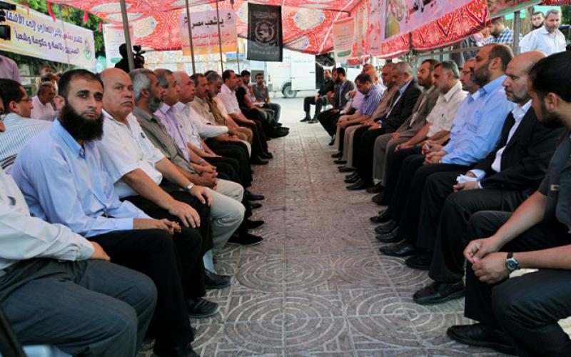صور..هنية يقود المشاركة بعزاء الجنود المصريين