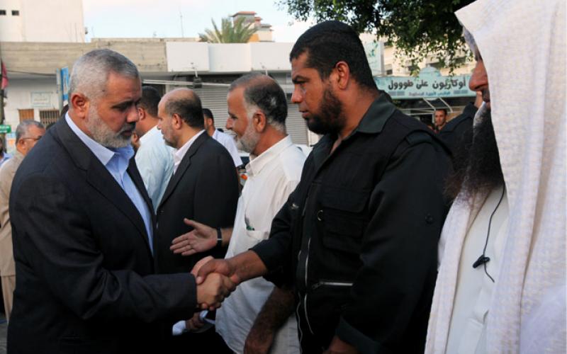 صور..هنية يقود المشاركة بعزاء الجنود المصريين