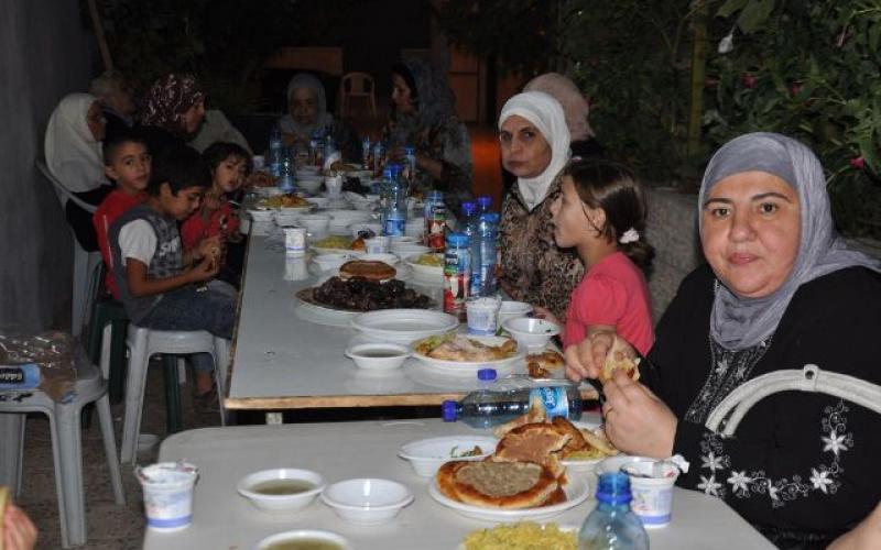صور.. مأدبة إفطار لأهالي الشيخ جراح