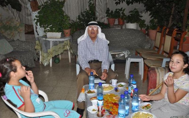 صور.. مأدبة إفطار لأهالي الشيخ جراح