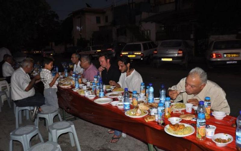 صور.. مأدبة إفطار لأهالي الشيخ جراح