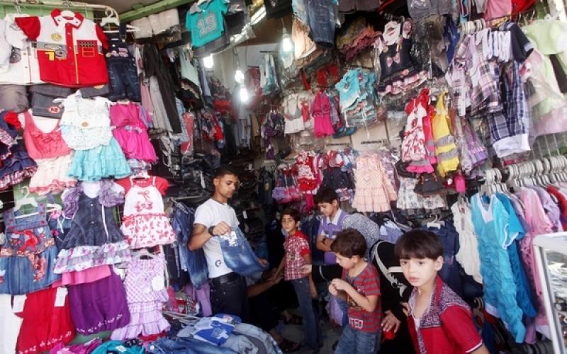 صور.. بهجة في أسواق غزة على أعتاب العيد