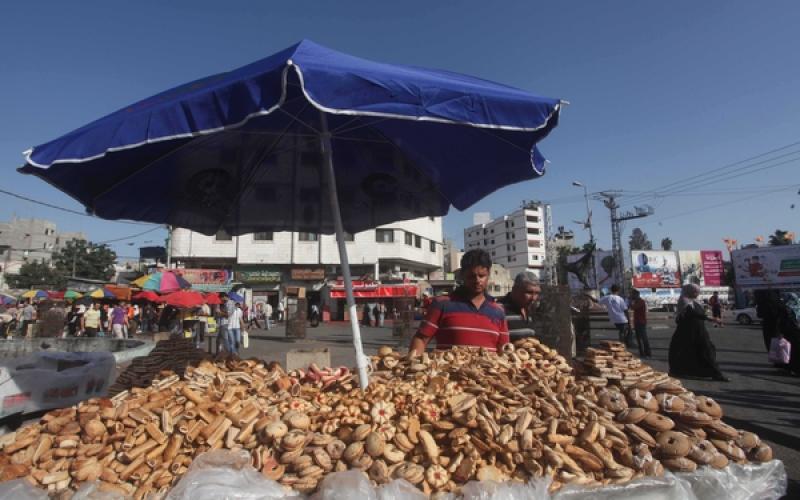 صور.. بهجة في أسواق غزة على أعتاب العيد