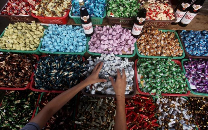 صور.. بهجة في أسواق غزة على أعتاب العيد