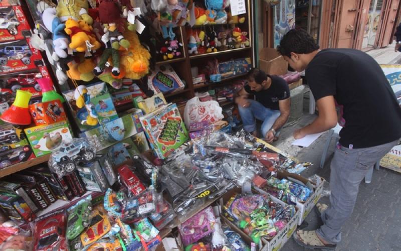 صور.. بهجة في أسواق غزة على أعتاب العيد