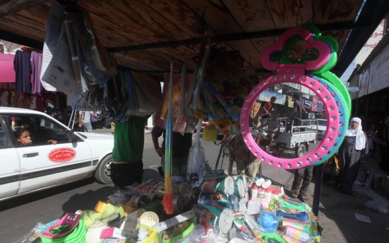صور.. بهجة في أسواق غزة على أعتاب العيد