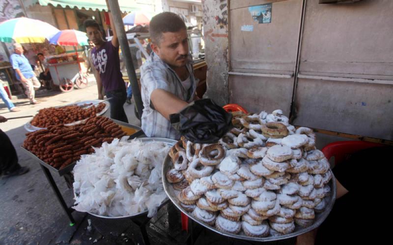 صور.. بهجة في أسواق غزة على أعتاب العيد