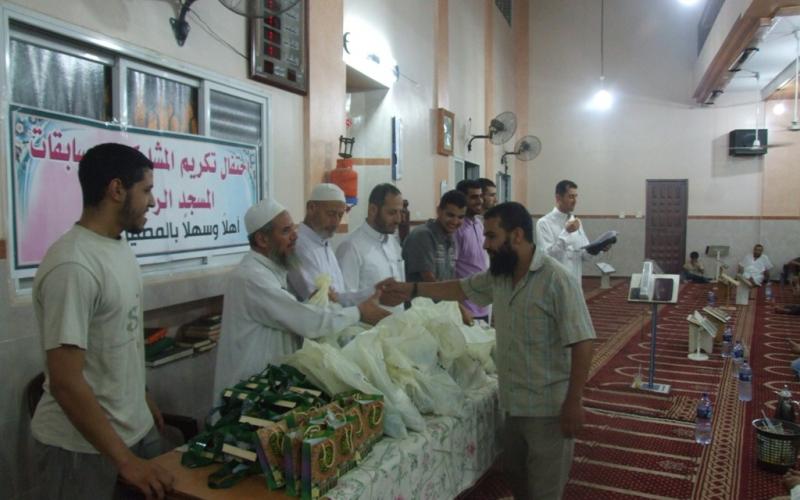 صور..مساجد الوسطى تمتلئ بمصلي ليلة القدر
