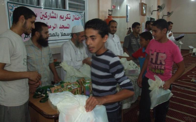 صور..مساجد الوسطى تمتلئ بمصلي ليلة القدر