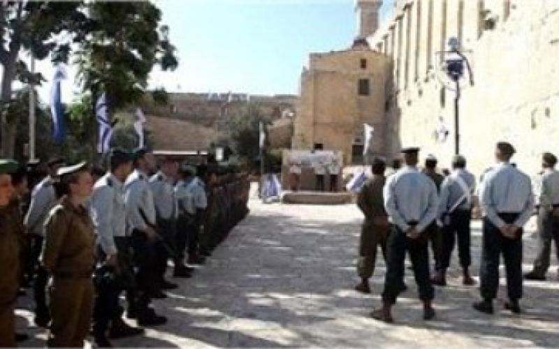 في سابقة..مراسم عسكرية احتلالية في حرم الخليل