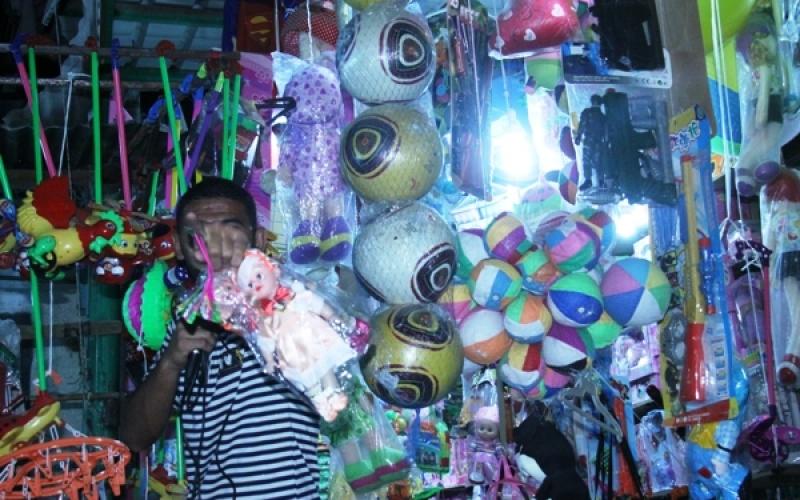 صور.. بهجة العيد في أسواق غزة وعيون أطفالها