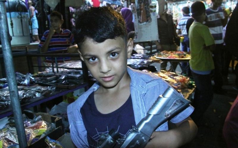 صور.. بهجة العيد في أسواق غزة وعيون أطفالها