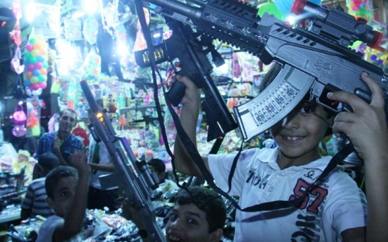 صور.. بهجة العيد في أسواق غزة وعيون أطفالها