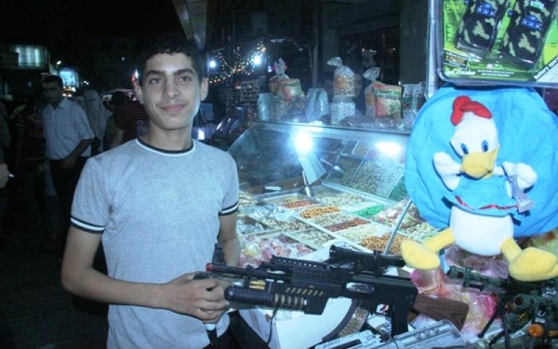 صور.. بهجة العيد في أسواق غزة وعيون أطفالها